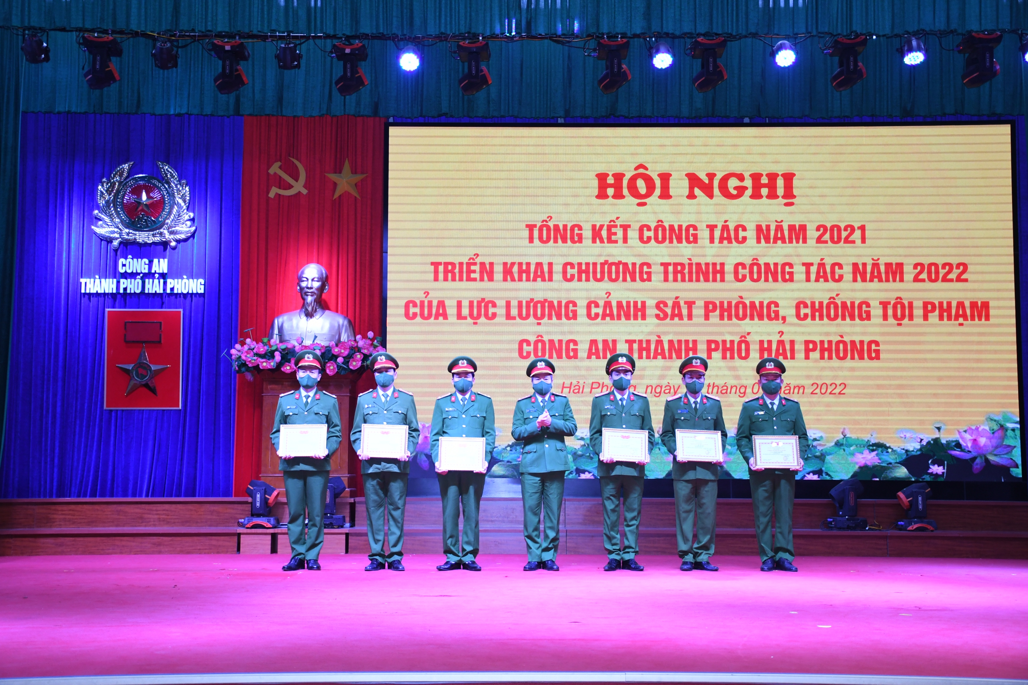 Văn phòng Cơ quan Cảnh sát điều tra - CATP: Nhân dân gửi 9 thư khen